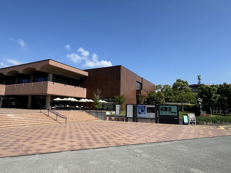 福岡市美術館(大濠公園)(福岡)